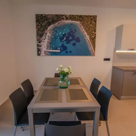 Luxury Porto With Sea View And Swimming Pool Premantura