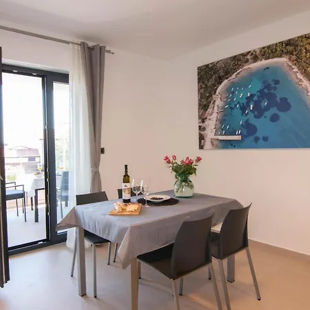 Luxury Porto With Sea View And Swimming Pool Appartamento Premantura