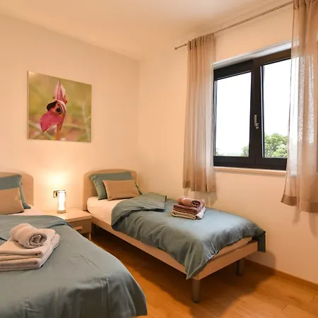 Luxury Porto With Sea View And Swimming Pool Premantura